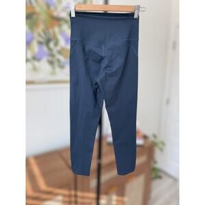 Girlfriend Collective Compressive High Rise 7/8 Leggings in Skyline Navy Size XS